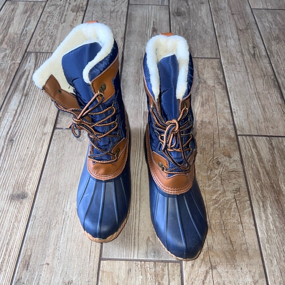 New Lands End Snow Boots - Picture 2 of 4